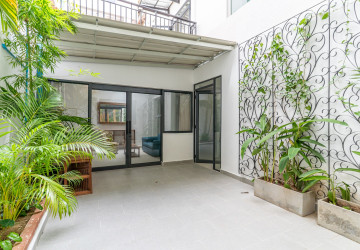 Duplex 5 Bedroom Renovated Apartment For Rent - Tonle Bassac, Phnom Penh thumbnail