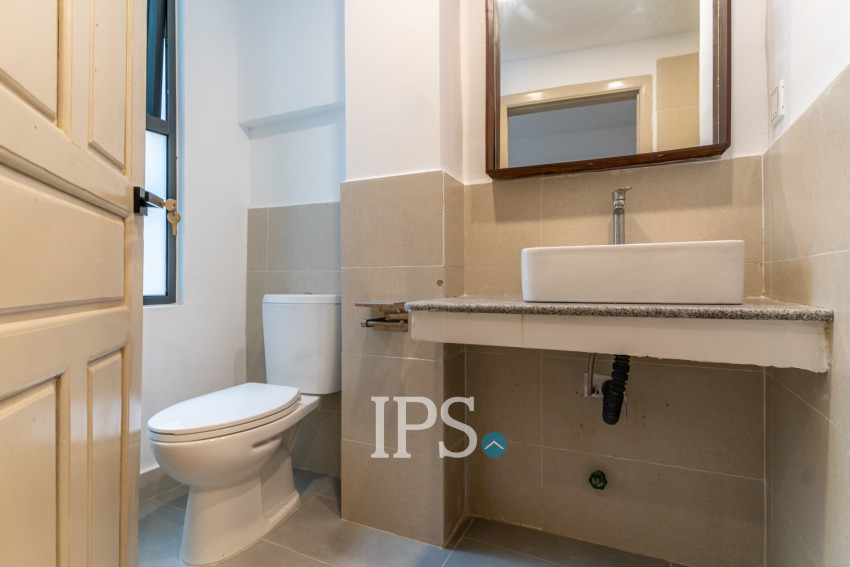 Duplex 5 Bedroom Renovated Apartment For Rent - Tonle Bassac, Phnom Penh