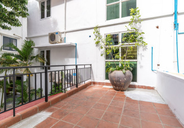 Duplex 5 Bedroom Renovated Apartment For Rent - Tonle Bassac, Phnom Penh thumbnail