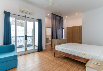 Duplex 5 Bedroom Renovated Apartment For Rent - Tonle Bassac, Phnom Penh thumbnail