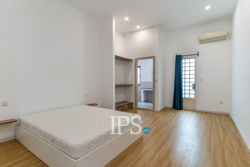 Duplex 5 Bedroom Renovated Apartment For Rent - Tonle Bassac, Phnom Penh