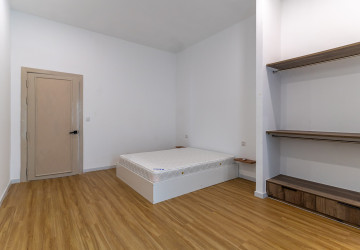 Duplex 5 Bedroom Renovated Apartment For Rent - Tonle Bassac, Phnom Penh thumbnail
