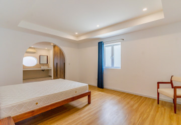 Renovated 3 Bedroom Apartment For Rent - Tonle Bassac, Phnom Penh thumbnail