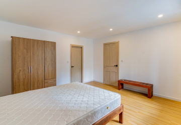 Renovated 3 Bedroom Apartment For Rent - Tonle Bassac, Phnom Penh thumbnail
