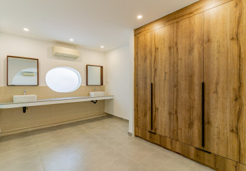 Renovated 3 Bedroom Apartment For Rent - Tonle Bassac, Phnom Penh thumbnail