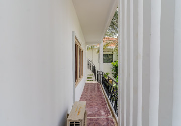 Renovated 3 Bedroom Apartment For Rent - Tonle Bassac, Phnom Penh thumbnail