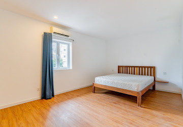 Renovated 3 Bedroom Apartment For Rent - Tonle Bassac, Phnom Penh thumbnail