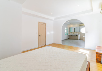 Renovated 3 Bedroom Apartment For Rent - Tonle Bassac, Phnom Penh thumbnail