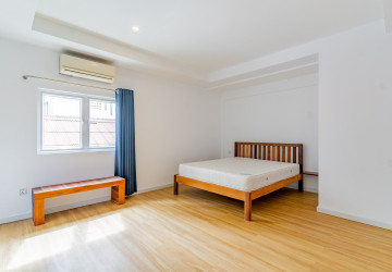 Renovated 3 Bedroom Apartment For Rent - Tonle Bassac, Phnom Penh thumbnail