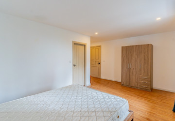 Renovated 3 Bedroom Apartment For Rent - Tonle Bassac, Phnom Penh thumbnail