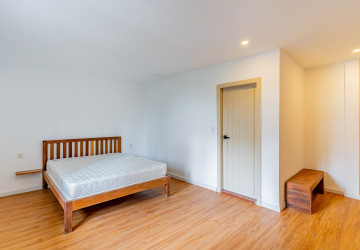 Renovated 3 Bedroom Apartment For Rent - Tonle Bassac, Phnom Penh thumbnail