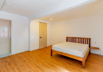 Renovated 3 Bedroom Apartment For Rent - Tonle Bassac, Phnom Penh thumbnail