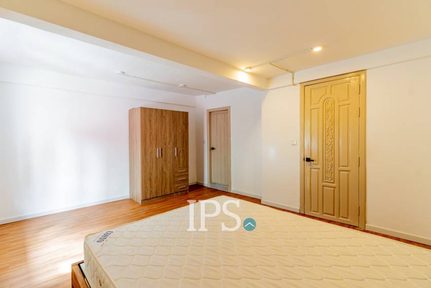 Renovated 3 Bedroom Apartment For Rent - Tonle Bassac, Phnom Penh