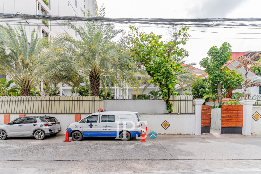 Renovated 3 Bedroom Apartment For Rent - Tonle Bassac, Phnom Penh