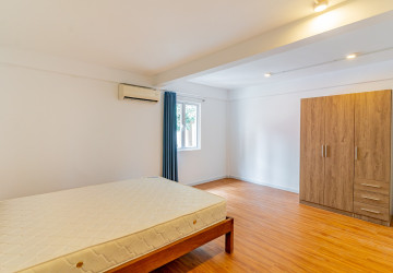 Renovated 3 Bedroom Apartment For Rent - Tonle Bassac, Phnom Penh thumbnail