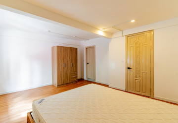 Renovated 3 Bedroom Apartment For Rent - Tonle Bassac, Phnom Penh thumbnail