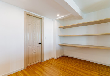 Renovated 3 Bedroom Apartment For Rent - Tonle Bassac, Phnom Penh thumbnail