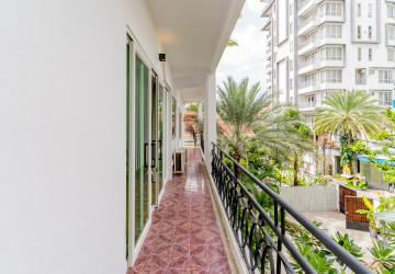 Renovated 3 Bedroom Apartment For Rent - Tonle Bassac, Phnom Penh thumbnail