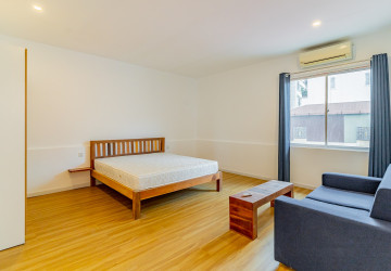 Renovated 3 Bedroom Apartment For Rent - Tonle Bassac, Phnom Penh thumbnail