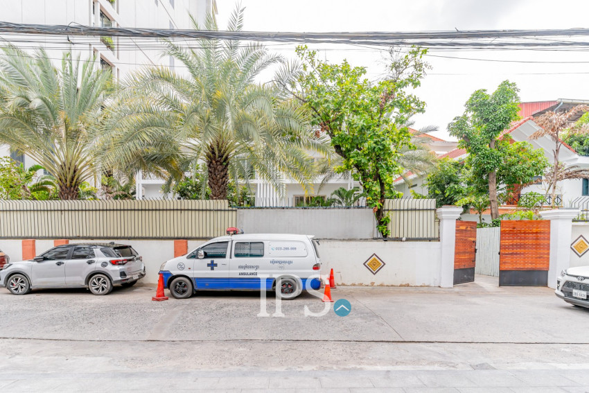 Renovated 3 Bedroom Apartment For Rent - Tonle Bassac, Phnom Penh