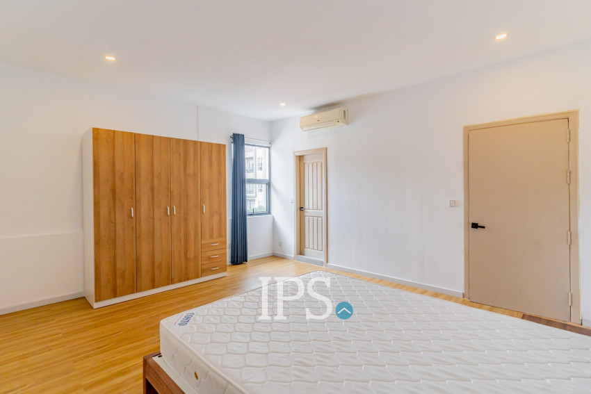 Renovated 3 Bedroom Apartment For Rent - Tonle Bassac, Phnom Penh