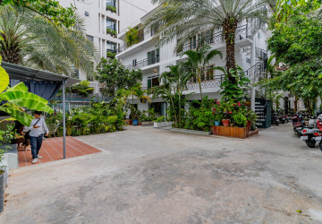 Renovated 3 Bedroom Apartment For Rent - Tonle Bassac, Phnom Penh thumbnail