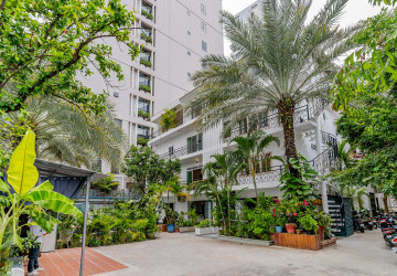 Renovated 3 Bedroom Apartment For Rent - Tonle Bassac, Phnom Penh thumbnail