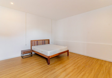 Renovated 3 Bedroom Apartment For Rent - Tonle Bassac, Phnom Penh thumbnail