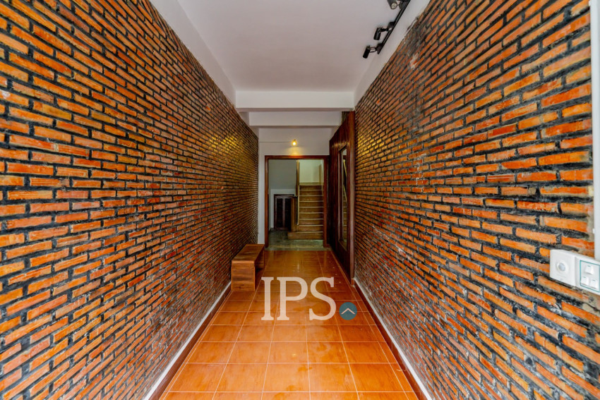 Renovated 3 Bedroom Apartment For Rent - Tonle Bassac, Phnom Penh