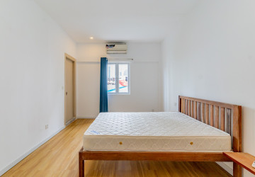 Renovated 3 Bedroom Apartment For Rent - Tonle Bassac, Phnom Penh thumbnail