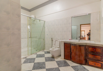 7 Bedroom Commercial Villa For Rent - BKK1, Phnom Penh thumbnail