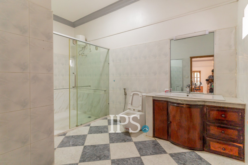 7 Bedroom Commercial Villa For Rent - BKK1, Phnom Penh