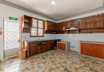 7 Bedroom Commercial Villa For Rent - BKK1, Phnom Penh thumbnail