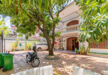 7 Bedroom Commercial Villa For Rent - BKK1, Phnom Penh thumbnail