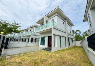 3 Bedroom Villa For Sale - Borey Tourism, Kandaek, Prasat Bakong, Siem Reap thumbnail