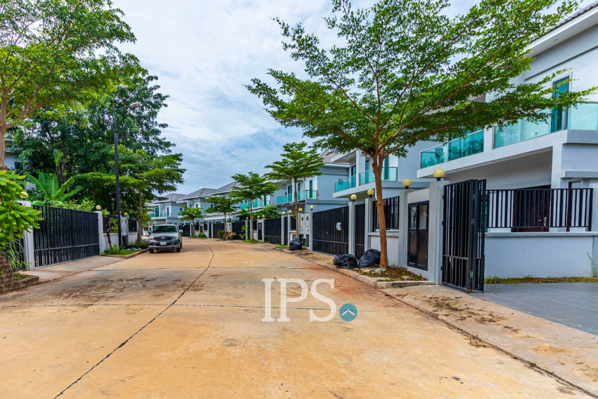 3 Bedroom Villa For Sale - Borey Tourism, Kandaek, Prasat Bakong, Siem Reap
