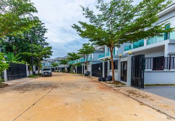3 Bedroom Villa For Sale - Borey Tourism, Kandaek, Prasat Bakong, Siem Reap thumbnail