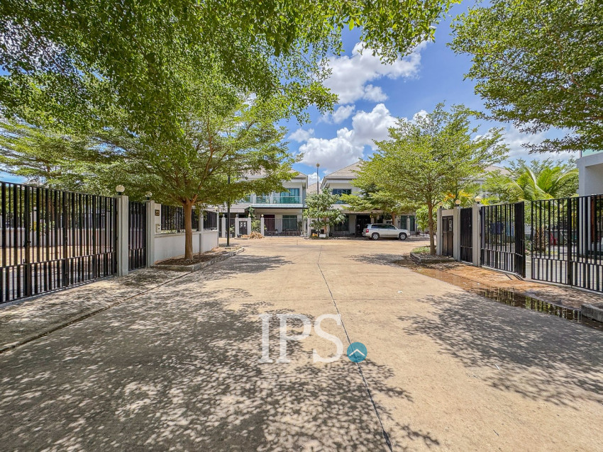 4 Bedroom Villa For Sale - Borey Tourism, Kandaek, Prasat Bakong, Siem Reap