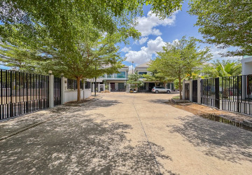 4 Bedroom Villa For Sale - Borey Tourism, Kandaek, Prasat Bakong, Siem Reap thumbnail