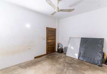 Renovated 3 Bedroom Duplex Apartment For Sale - 7 Makara, Phnom Penh thumbnail