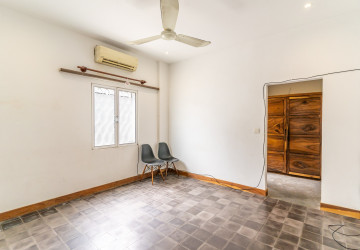 Renovated 3 Bedroom Duplex Apartment For Sale - 7 Makara, Phnom Penh thumbnail