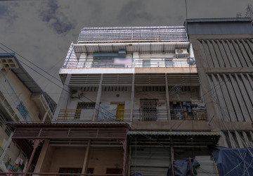 Renovated 3 Bedroom Duplex Apartment For Sale - 7 Makara, Phnom Penh thumbnail