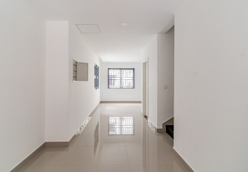 4 Bedroom Corner Shophouse For Rent - Borey Chip Mong 271, Khan Meanchey, Phnom Penh thumbnail