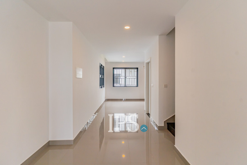 4 Bedroom Corner Shophouse For Rent - Borey Chip Mong 271, Khan Meanchey, Phnom Penh