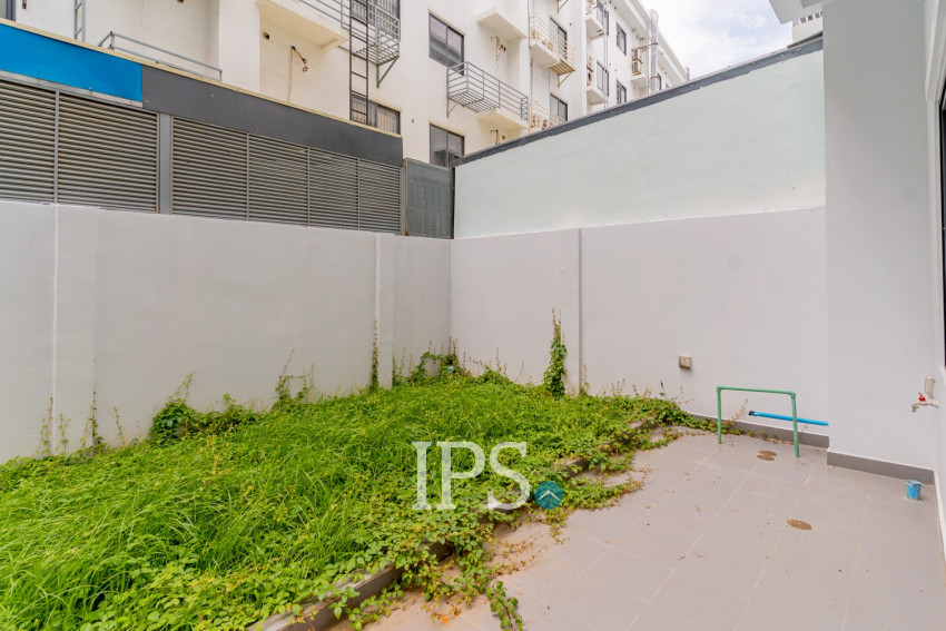 4 Bedroom Corner Shophouse For Rent - Borey Chip Mong 271, Khan Meanchey, Phnom Penh