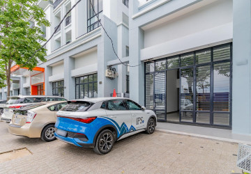 4 Bedroom Corner Shophouse For Rent - Borey Chip Mong 271, Khan Meanchey, Phnom Penh thumbnail