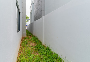 4 Bedroom Corner Shophouse For Rent - Borey Chip Mong 271, Khan Meanchey, Phnom Penh thumbnail