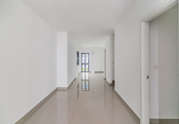 4 Bedroom Corner Shophouse For Rent - Borey Chip Mong 271, Khan Meanchey, Phnom Penh thumbnail