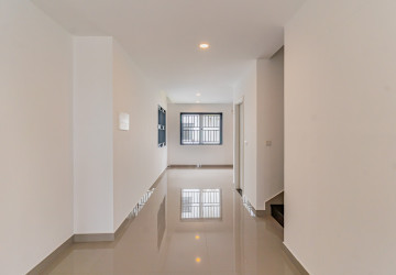 4 Bedroom Corner Shophouse For Rent - Borey Chip Mong 271, Khan Meanchey, Phnom Penh thumbnail