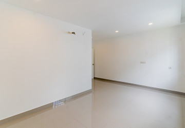 4 Bedroom Corner Shophouse For Rent - Borey Chip Mong 271, Khan Meanchey, Phnom Penh thumbnail
